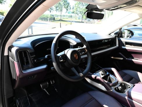 Used 2025 Porsche Cayenne S AWD/4WD image 16