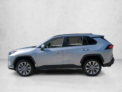Used 2020 Toyota RAV4 Limited image 9
