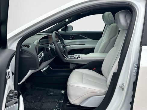Used 2025 Cadillac Lyriq Sport image 16