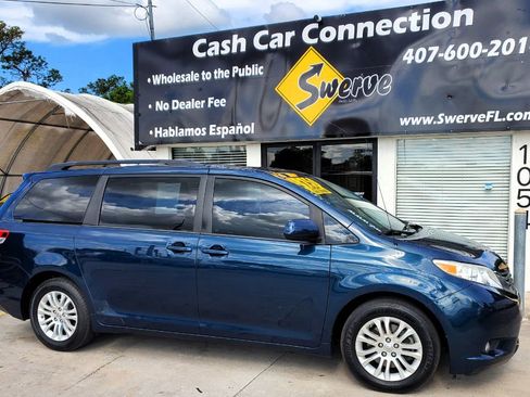 Used 2012 Toyota Sienna XLE image 5
