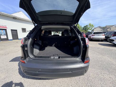 Used 2019 Jeep Cherokee Latitude Plus w/ Cold Weather Group AWD/4WD image 53