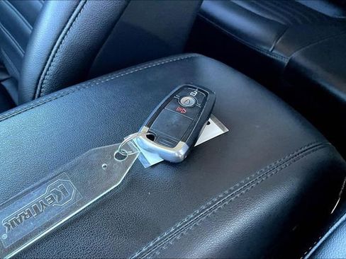 Used 2024 Ford Edge SEL image 32