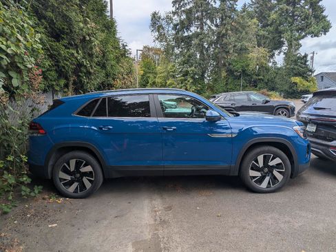 Used 2025 Volkswagen Atlas Cross Sport SE AWD/4WD image 4
