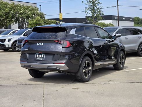 New 2026 Kia Sportage LX FWD image 4