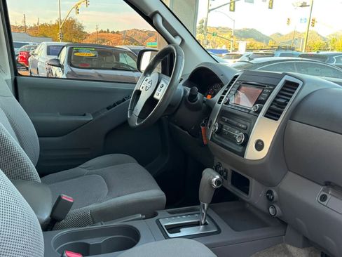 Used 2017 Nissan Frontier SV AWD/4WD image 13