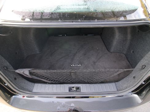 Used 2025 Nissan Versa SV w/ Trunk Package image 28