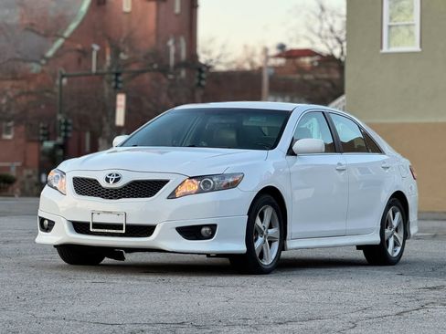 Used 2011 Toyota Camry SE w/ Sport Leather Pkg image 1