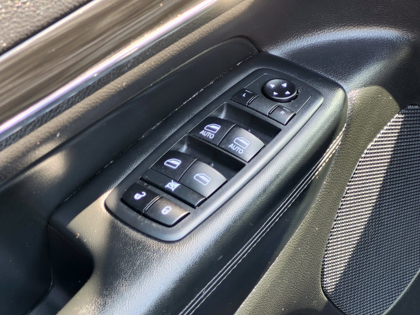 Used 2020 Jeep Grand Cherokee Limited AWD/4WD image 16