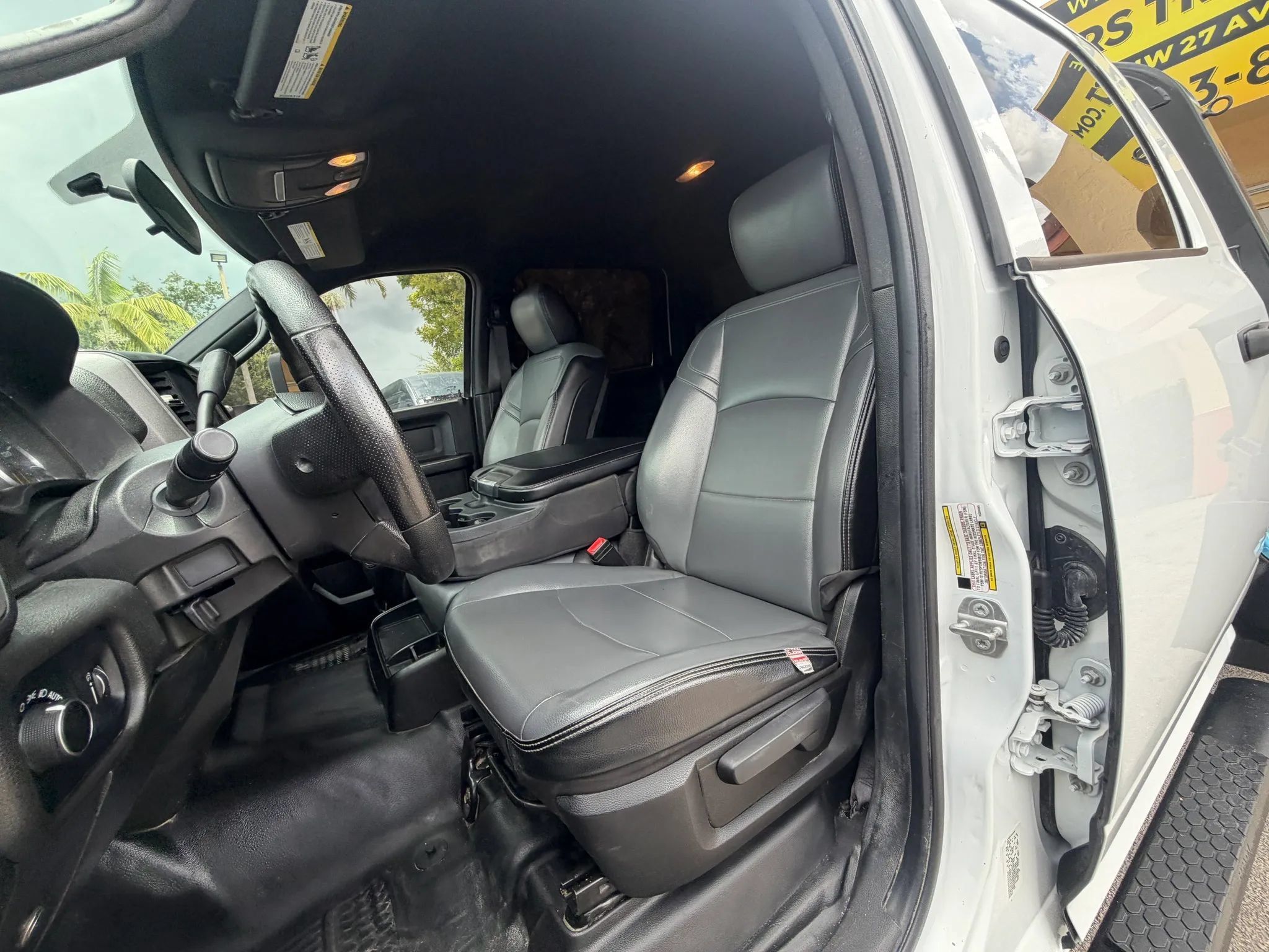 Used 2022 RAM 5500 4x4 Crew Cab Tradesman w/ Chrome Appearance Group image 10