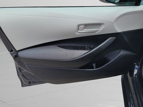 Used 2025 Toyota Corolla LE w/ Convenience Package image 25