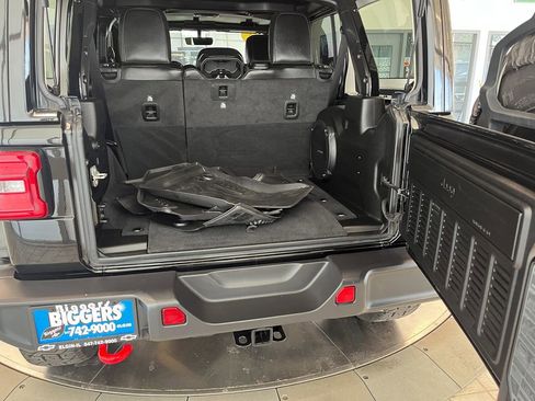 Used 2022 Jeep Wrangler Unlimited Sahara image 29