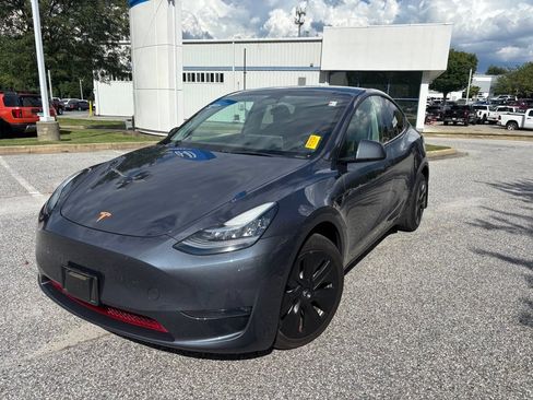 Used 2023 Tesla Model Y Long Range AWD/4WD image 1
