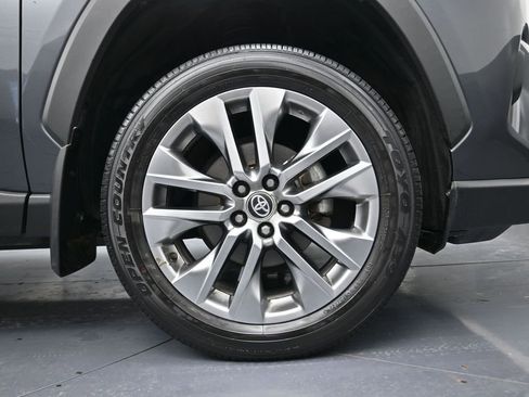 Used 2023 Toyota RAV4 XLE Premium FWD image 5