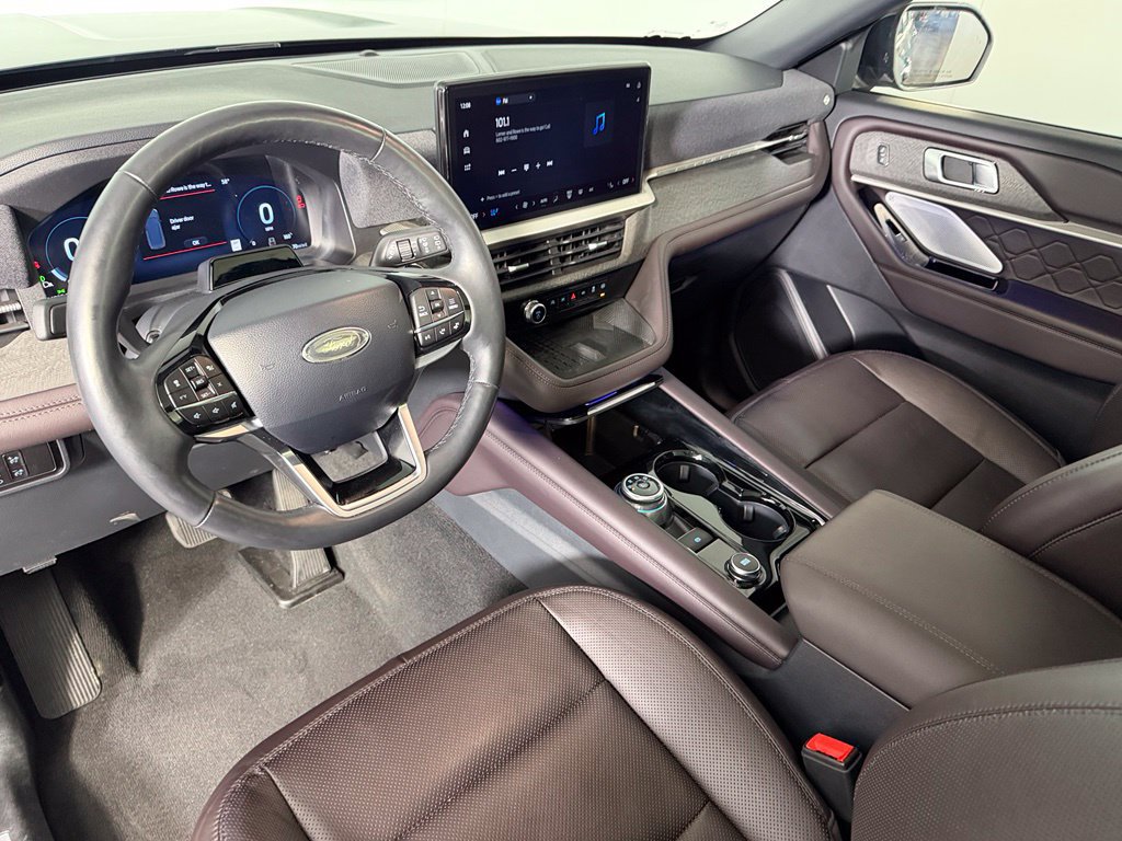 Used 2025 Ford Explorer Platinum w/ LUX Leather Package AWD/4WD image 14
