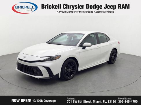 Used 2025 Toyota Camry SE image 1