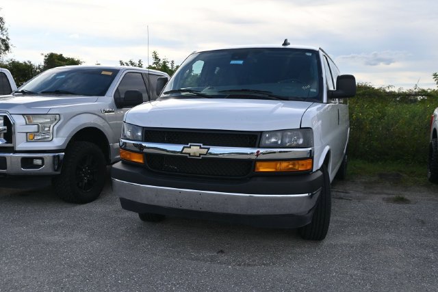 Used 2025 Chevrolet Express 3500 LT w/ LT Preferred Equipment Group RWD image 4