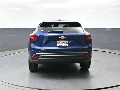 Used 2024 Chevrolet Trax LS FWD image 11