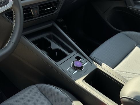 New 2025 Volkswagen Tiguan SE image 24