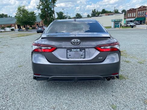 Used 2022 Toyota Camry SE image 4