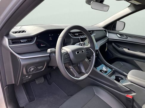 New 2025 Jeep Grand Cherokee Altitude image 25