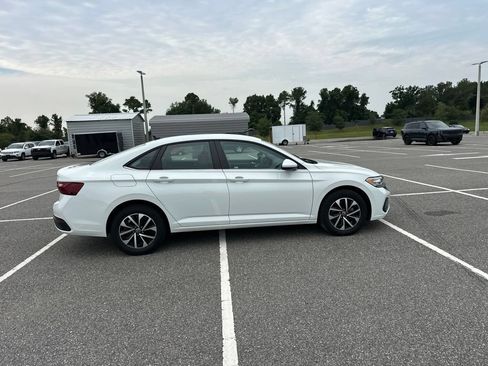 Used 2023 Volkswagen Jetta S FWD image 3