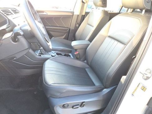 Used 2023 Volkswagen Tiguan SE image 9