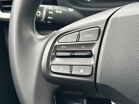 Used 2025 Hyundai Venue SEL image 27