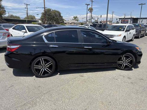 Used 2017 Honda Accord Sport image 4