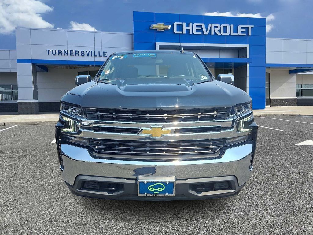 Certified 2022 Chevrolet Silverado 1500 LT AWD/4WD image 2