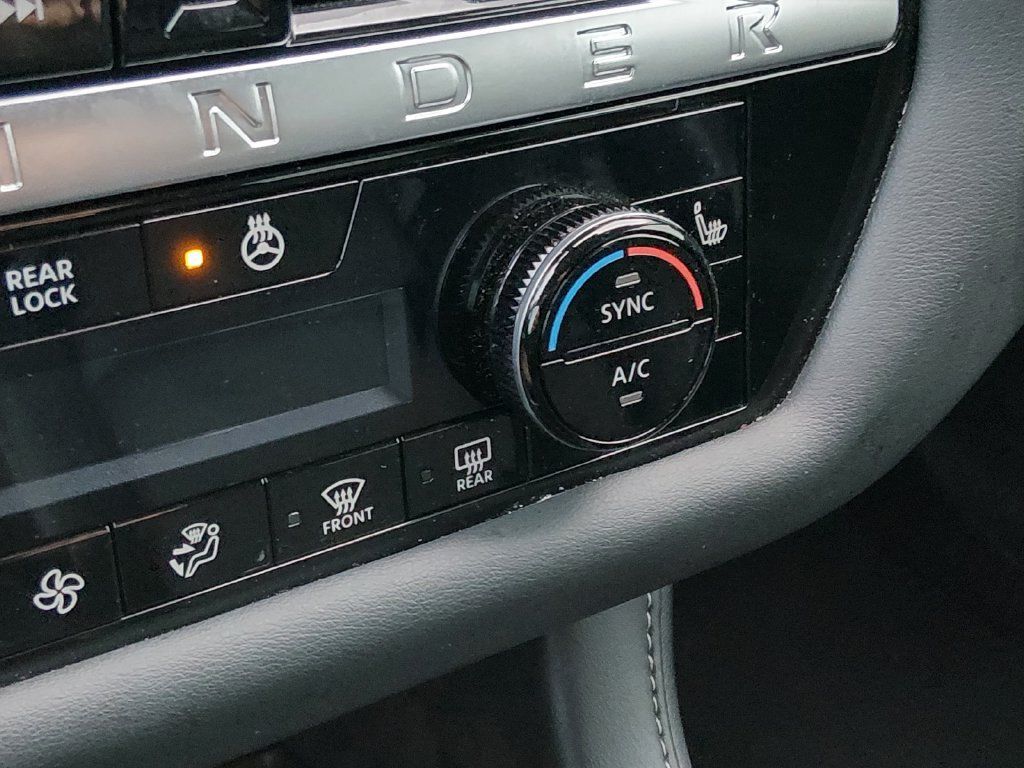 Used 2026 Nissan Pathfinder SL w/ SL Premium Package FWD image 23