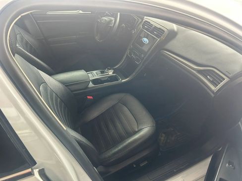 Used 2018 Ford Fusion SE FWD image 6