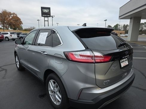 Used 2024 Ford Edge SEL image 3