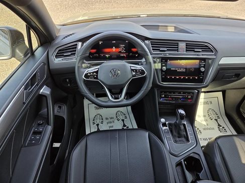 Used 2022 Volkswagen Tiguan SE R-Line FWD image 10