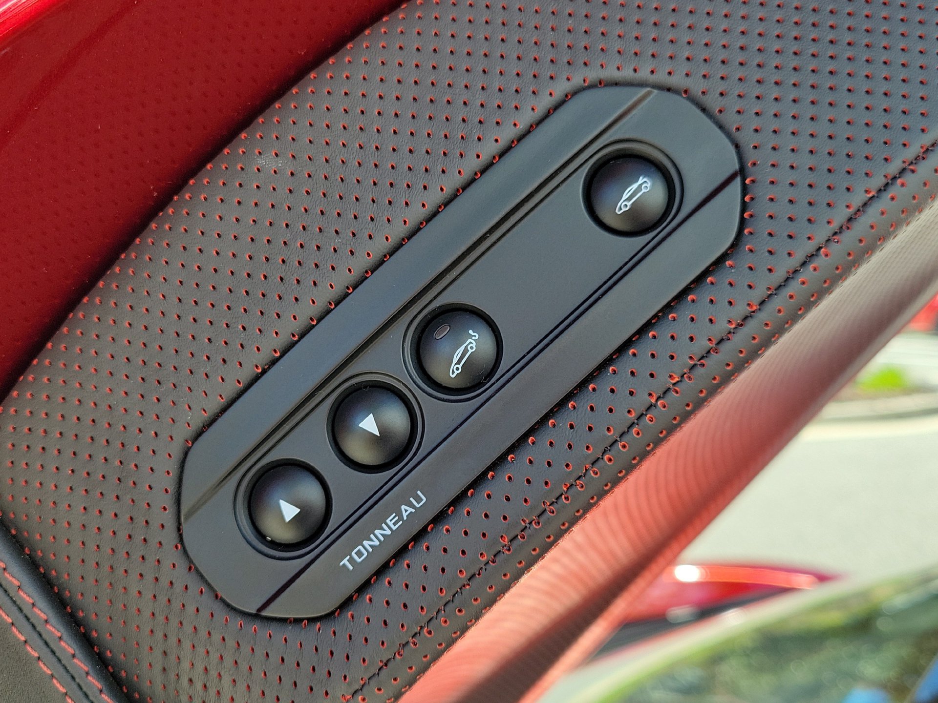Used 2015 McLaren 650S Spider RWD image 15