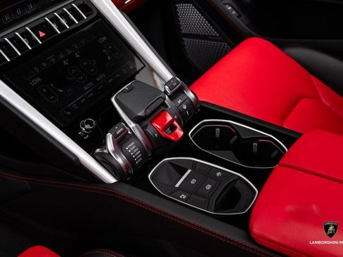 Used 2019 Lamborghini Urus image 30