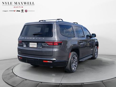 Used 2023 Jeep Wagoneer 4WD w/ Premium Group I image 16