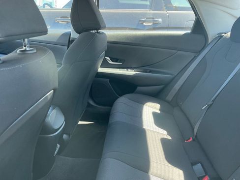 Used 2024 Hyundai Elantra SE image 7