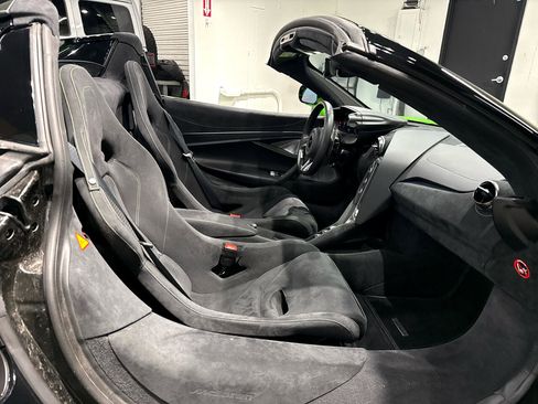 Used 2024 McLaren 750S Spider image 30