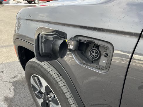 Used 2023 Jeep Grand Cherokee 4WD 4xe w/ Luxury Tech Group II image 14