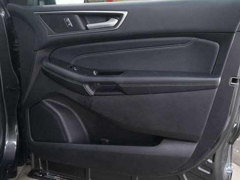 Used 2017 Ford Edge Titanium w/ Equipment Group 301A image 9