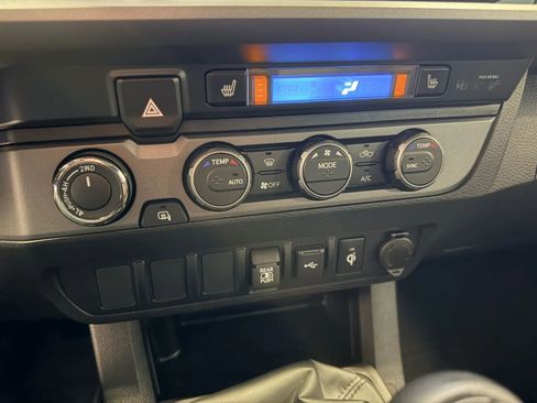 Used 2023 Toyota Tacoma TRD Off-Road w/ TRD Premium Off Road Package AWD/4WD image 39