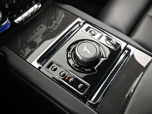 Certified 2021 Rolls-Royce Cullinan Black Badge image 24