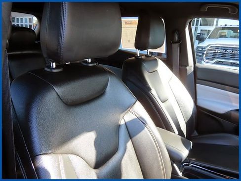 Certified 2024 Jeep Compass Limited image 9