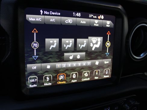 Used 2018 Jeep Wrangler Unlimited Sahara image 34