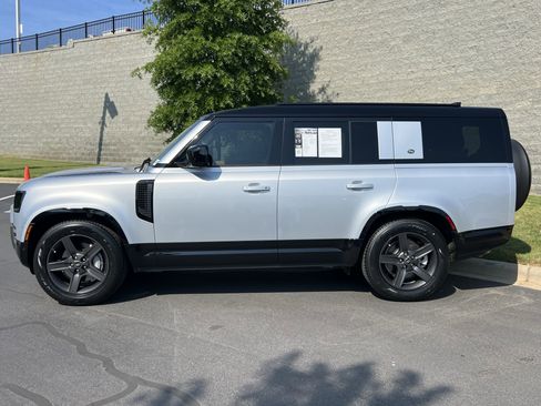 Certified 2023 Land Rover Defender 130 X-Dynamic SE AWD/4WD image 4