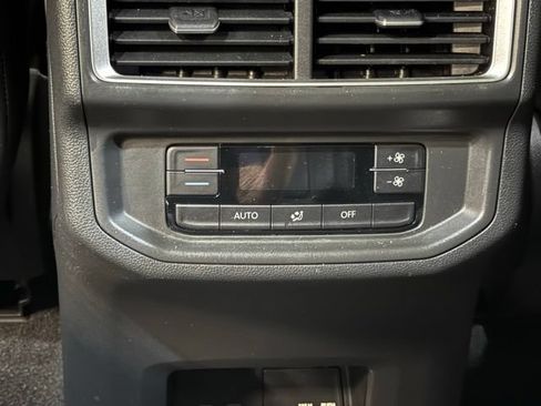 Used 2024 Volkswagen Atlas SE FWD image 35