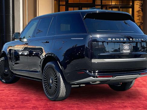 New 2026 Land Rover Range Rover SE AWD/4WD image 4