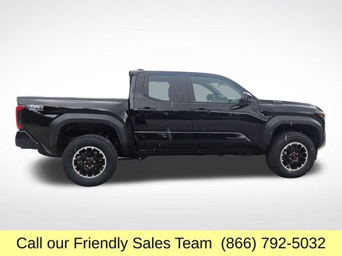 Certified 2024 Toyota Tacoma TRD Off-Road AWD/4WD image 7