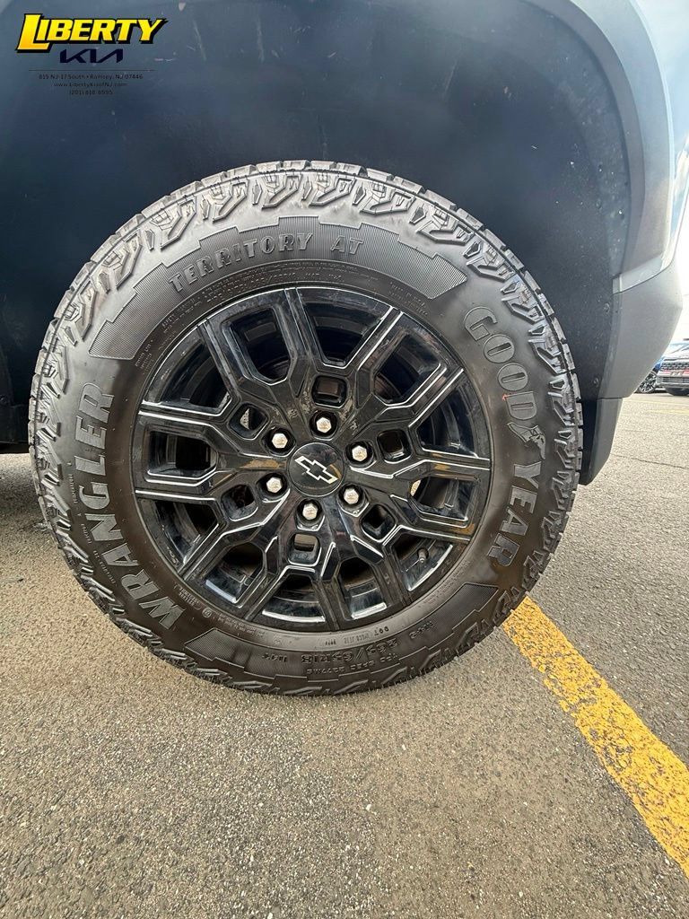 Used 2024 Chevrolet Colorado Trail Boss w/ Advanced Trailering Package AWD/4WD image 15