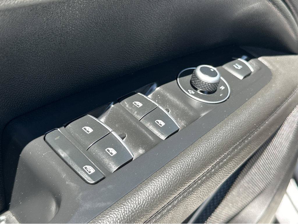 Used 2023 Alfa Romeo Stelvio Sprint RWD image 35